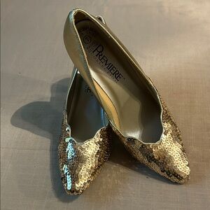 NWOT Premier Gold Sequin Pointed Toe heels